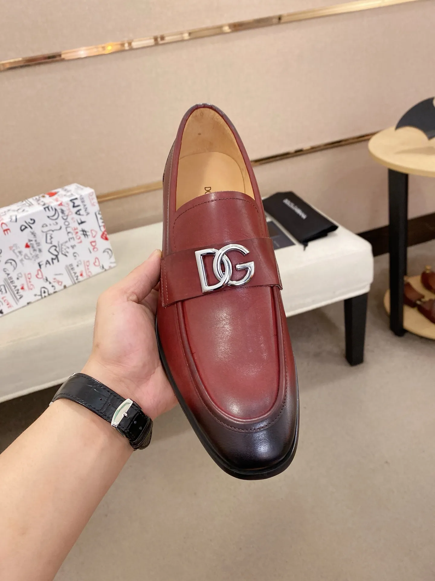 Men's clothing and shoes💰 520💰🌲DG top-notch🔍🔍men's new leather shoes🚹sold at the same time⚠The uppers are imported cowhide from Italy, the entire imported cowhide lining, and imported accessories💪💪, completely 1⃣️ vs. 1⃣️🇮🇹 💪💪, ⚠Sole: The original sole is specially provided by the original factory, the exclusive movable molded sole is super comfortable, ⚠Original factory follow-up goods, 🔍🔍high quality, can be entered and exited at will, welcome to compare ⚠Size number: 38-44. Can be customized 45 non-returnable
